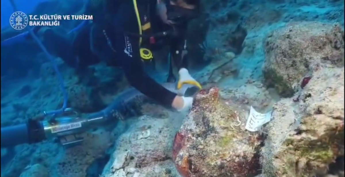 Türkei: 4.700 Jahre alte Amphoren tauchen wieder aus dem Meer auf – handelt es sich um das älteste Schiffswrack der Welt? Türkei: 4.700 Jahre alte Amphoren tauchen wieder aus dem Meer auf – handelt es sich um das älteste Schiffswrack der Welt?