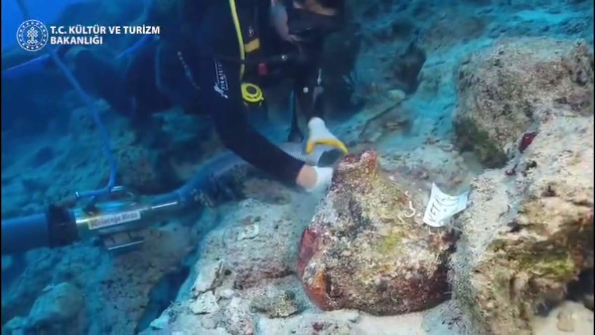 Der Fund der 4.700 Jahre alten Amphoren. Foto: Instagram-Profil von Mehmet Nuri Ersoy