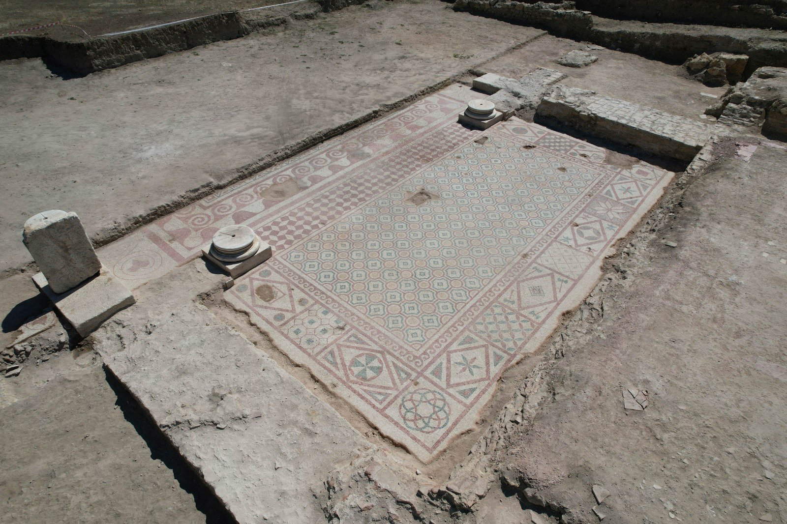 La mosaïque au sol d'environ 105 mètres carrés. Photo : profil X du ministre turc de la Culture et du Tourisme, Mehmet Nuri Ersoy