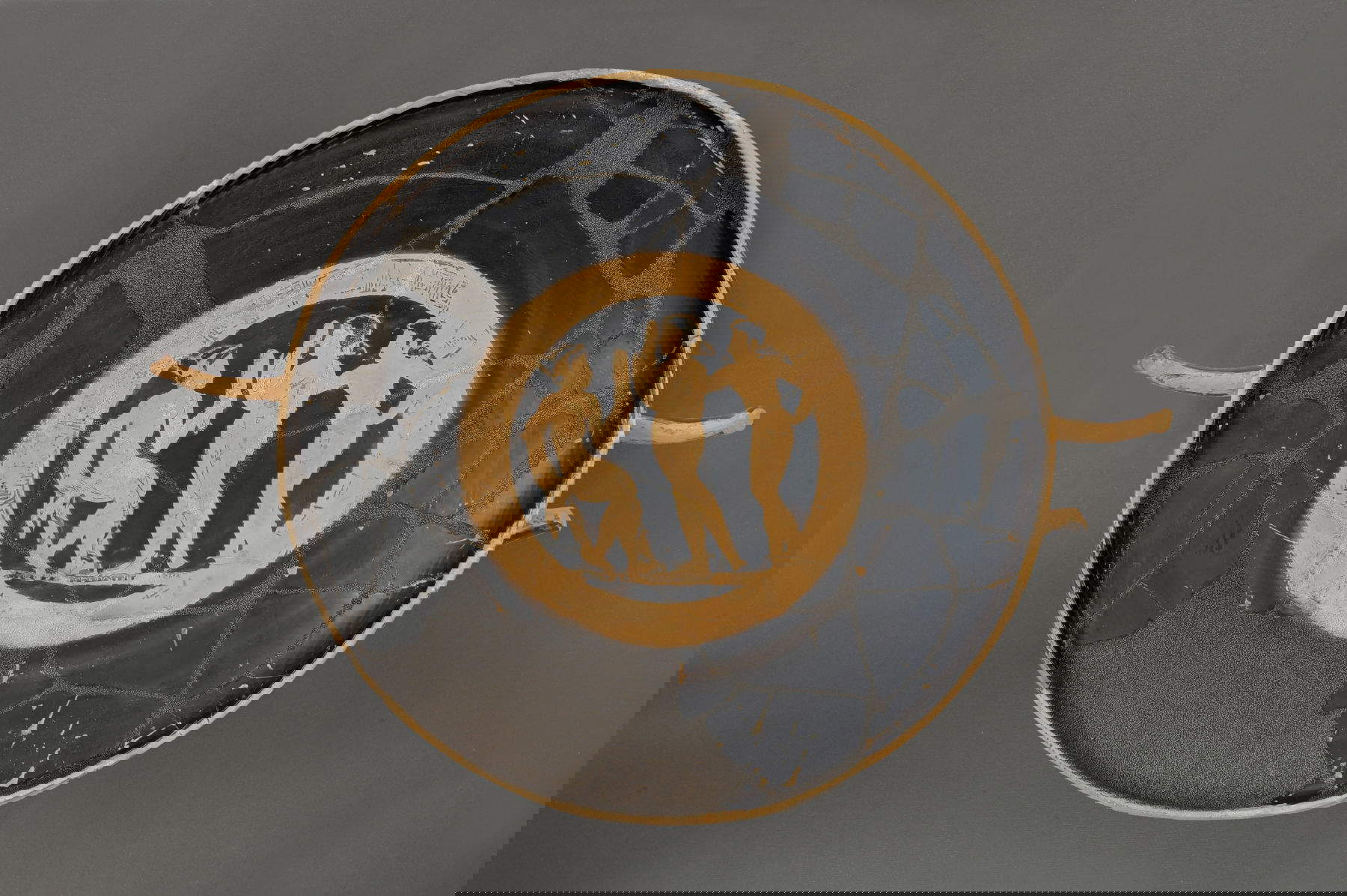 Uno de los cinco vasos etruscos (Museo Guarnacci inv. 55) Foto: OPD