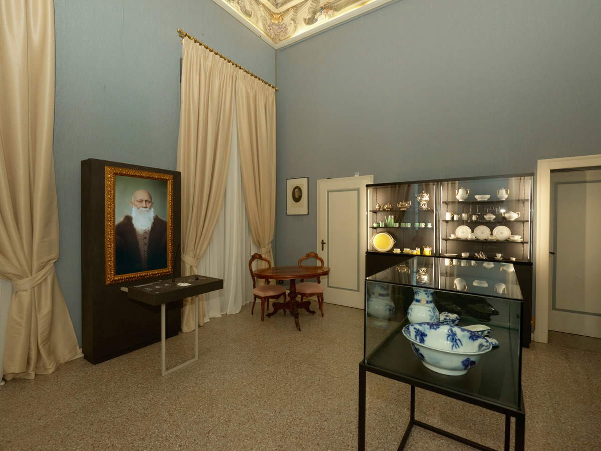 View of the “Dynasties of Europe” exhibition on Lake Como. The Princess of the Netherlands and the Dukes of Saxe-Meiningen at Villa Carlotta. Photo: Instagram profile Villa Carlotta &ndash; Lake Como, Ugo Ambroggio