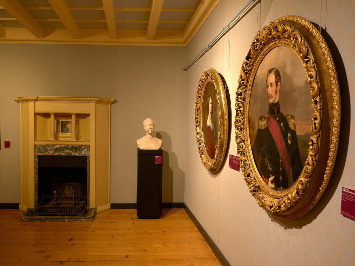 View of the “Dynasties of Europe” exhibition on Lake Como. The Princess of the Netherlands and the Dukes of Saxe-Meiningen at Villa Carlotta. Photo: Villa Carlotta Instagram profile - &copy; Ugo Ambroggio