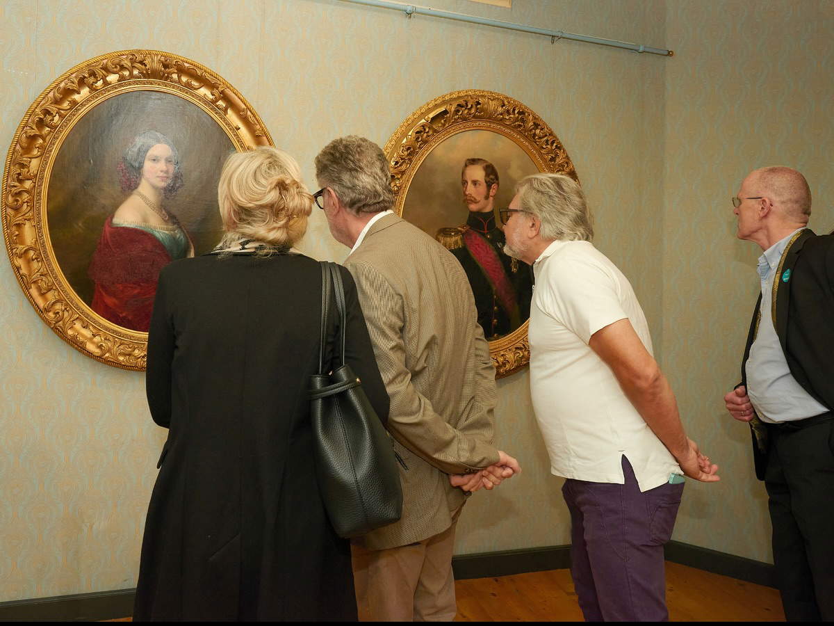 View of the “Dynasties of Europe” exhibition on Lake Como. The Princess of the Netherlands and the Dukes of Saxe-Meiningen at Villa Carlotta. Photo: Instagram profile Villa Carlotta &ndash; Lake Como, Ugo Ambroggio