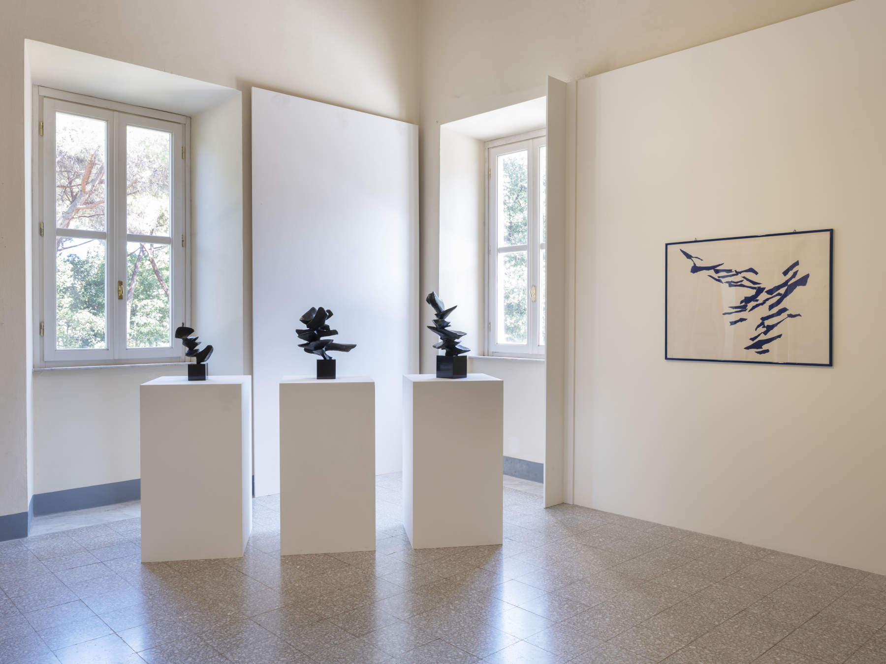Vue de l'exposition présentant les œuvres d'Alicia Penalba au musée Gigi Guadagnucci, à Massa. &copy; Nicola Gnesi.