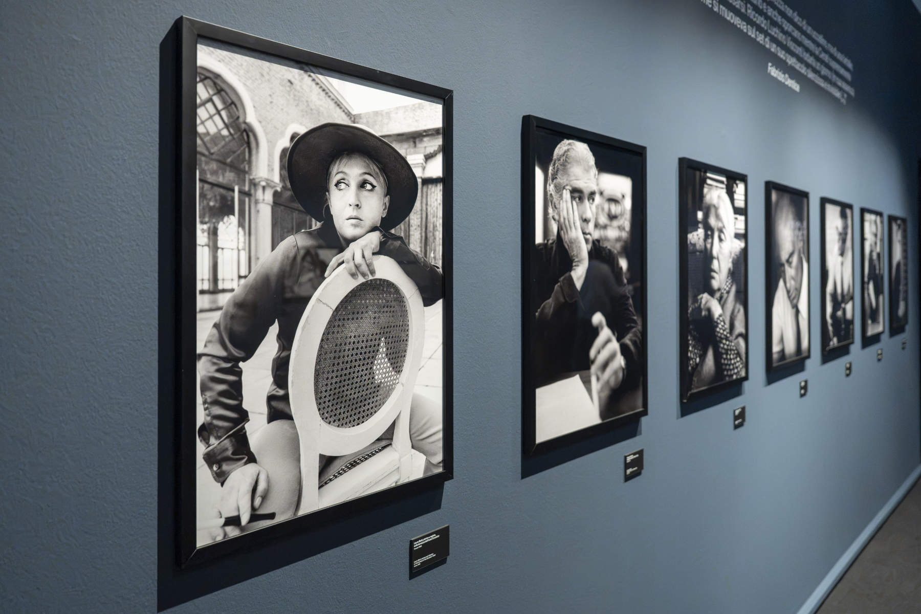 Vue de l'exposition « Plurale féminine. Photographie et écriture, 1926-2026 » au Palazzo Reale. Photo : Ville de Milan