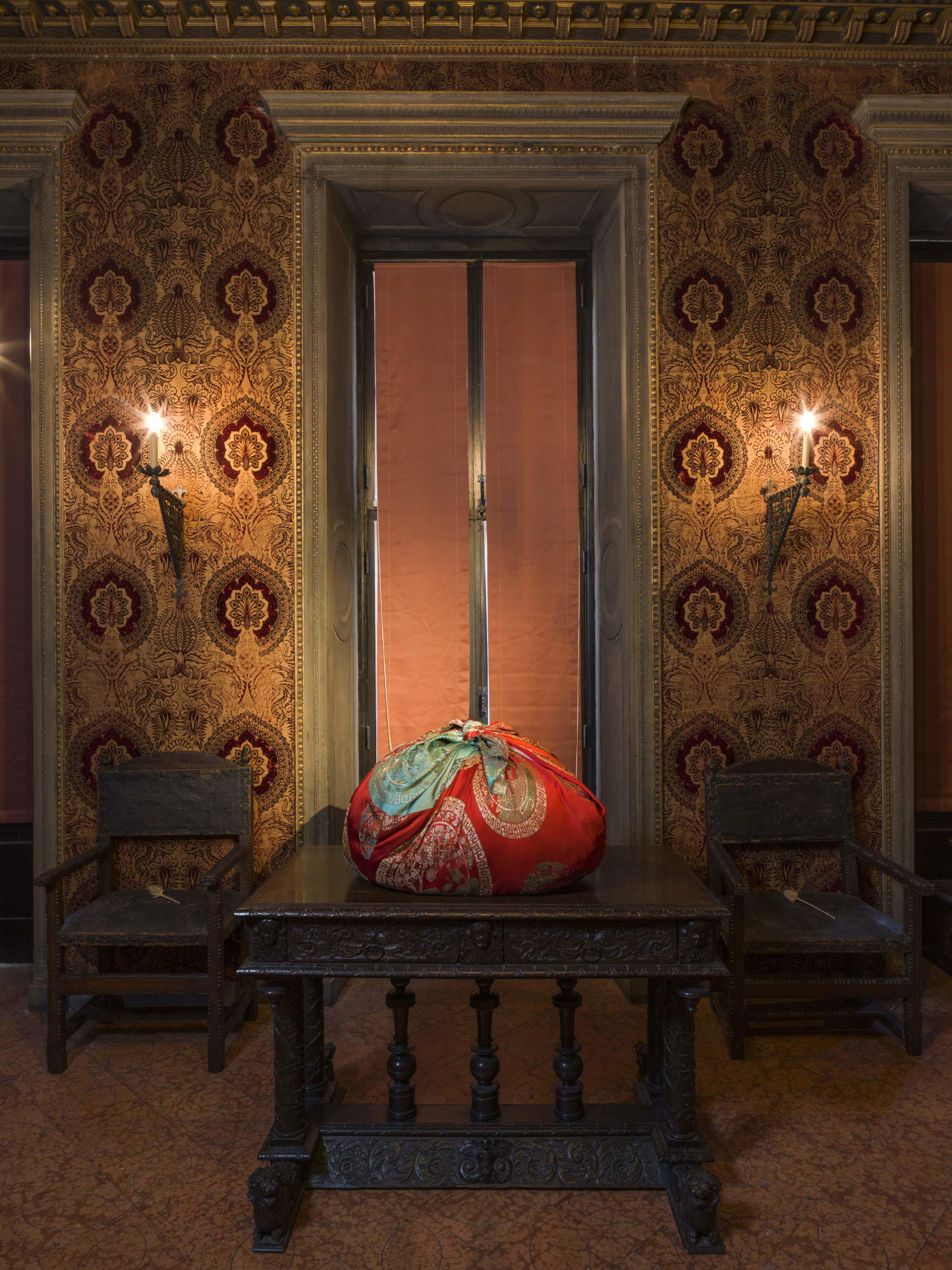 Vue de l'exposition « Trama e Ordito. Entre Pistoletto, Buren et Boetti », issue de la collection Canclini. Photo : Elena Datrino