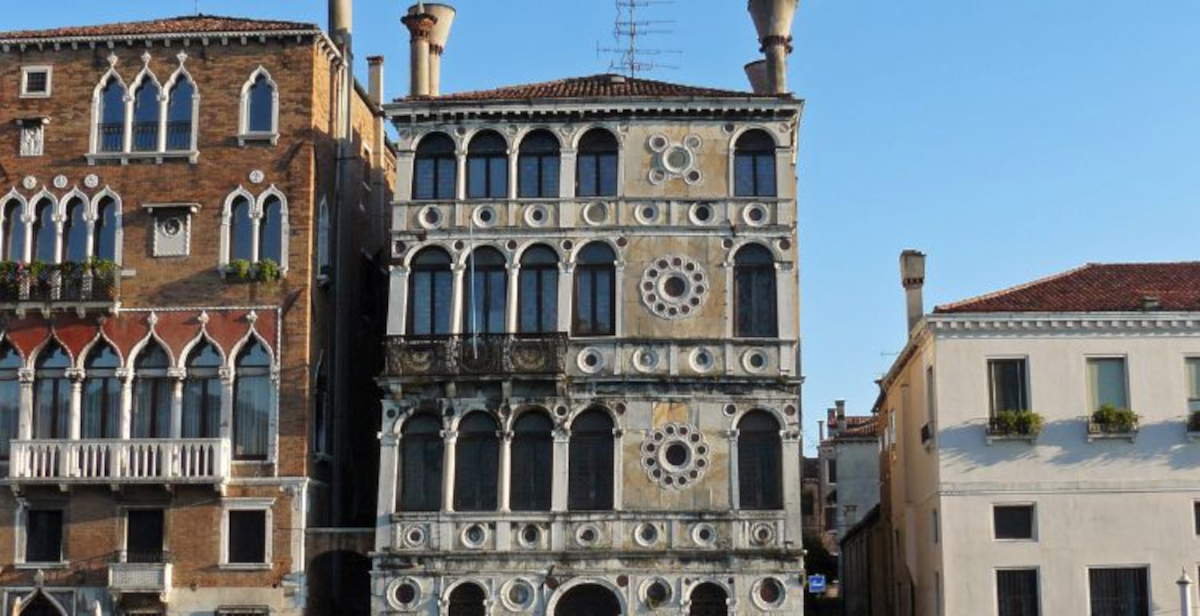 Christie's is putting up for sale Ca' Dario, the... cursed house in Venice painted by Monet