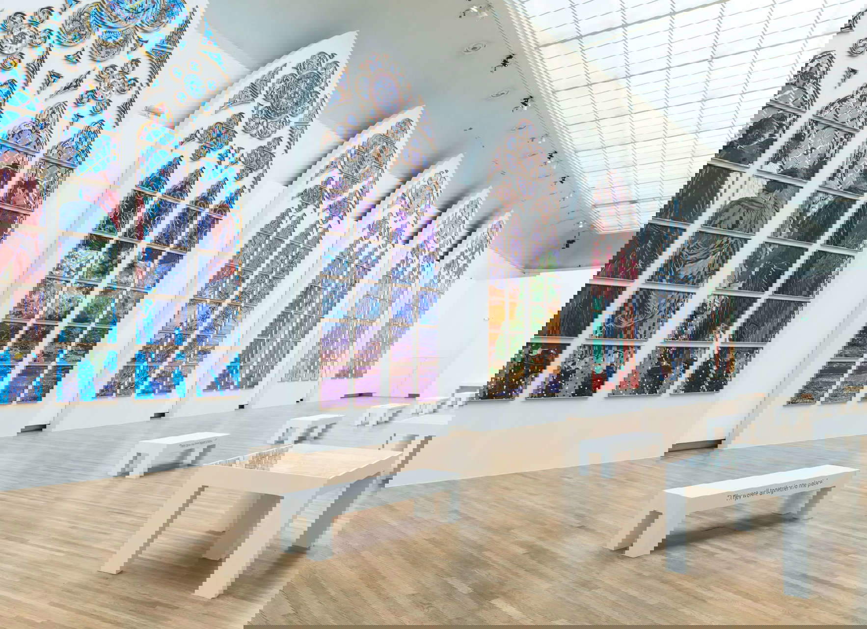 Les vitraux de Claire Tabouret exposés au Grand Palais. Photo : Simon Lerat / GrandPalaisRmn