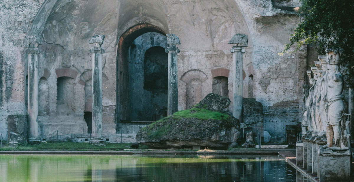 Alessandro Preziosi présente « Les Mémoires d'Hadrien » au Canope de la Villa Adriana à Tivoli