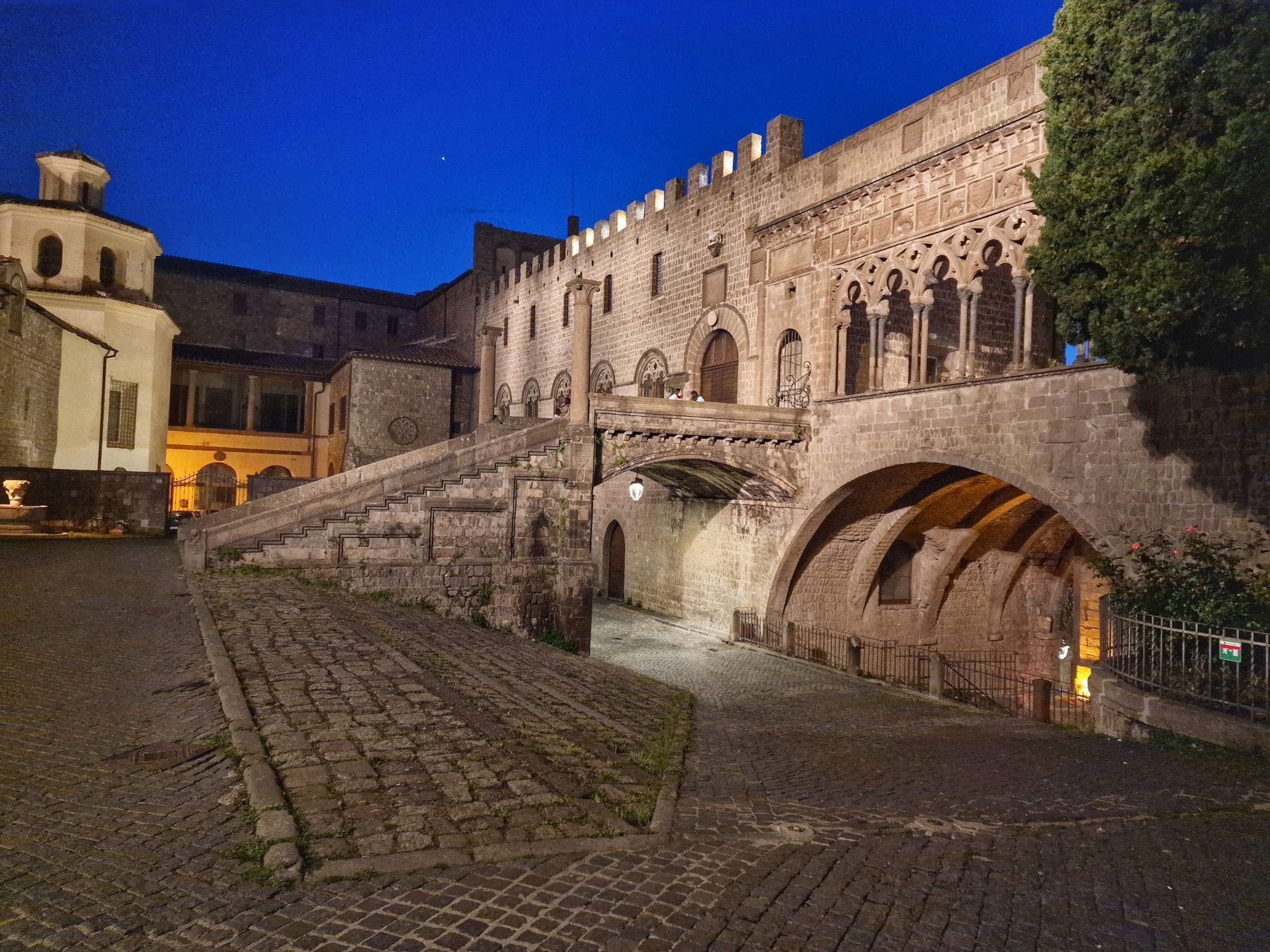 Viterbo, Piazza del Duomo. Foto: &copy;Arnaldo Rossi