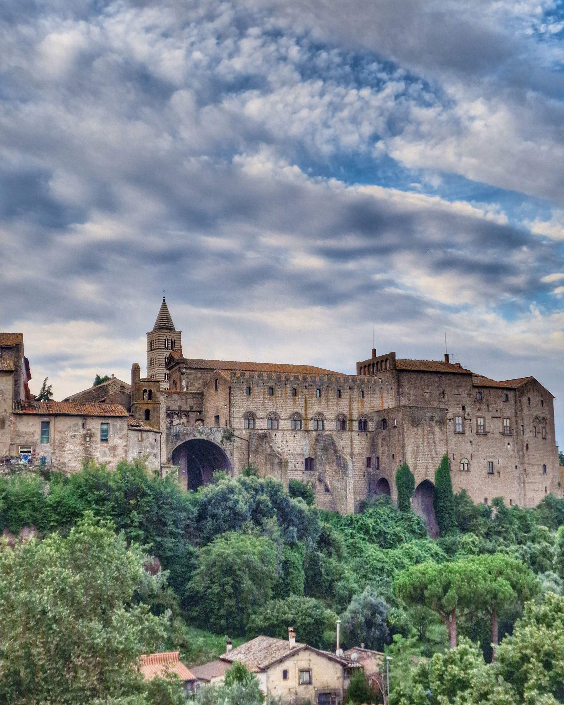Viterbo, Blick auf die Piazza del Duomo und den Palazzo dei Priori. Foto &copy;Arnaldo Rossi