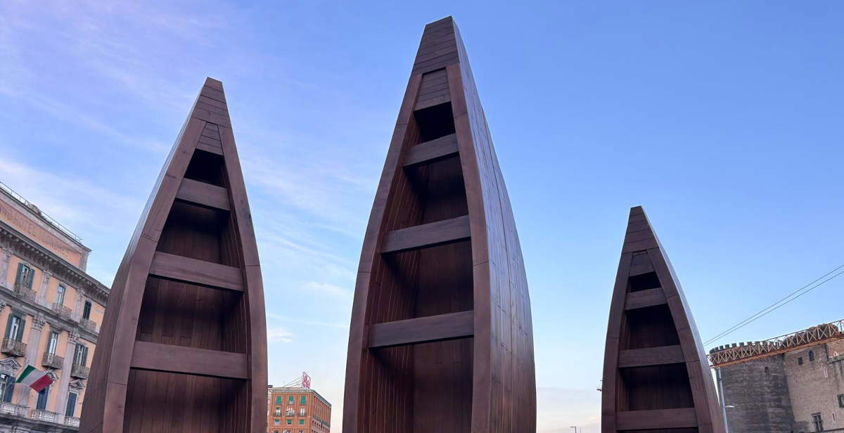 Ibrahim Mahama brings three wooden boats from Ghana to the heart of Naples
