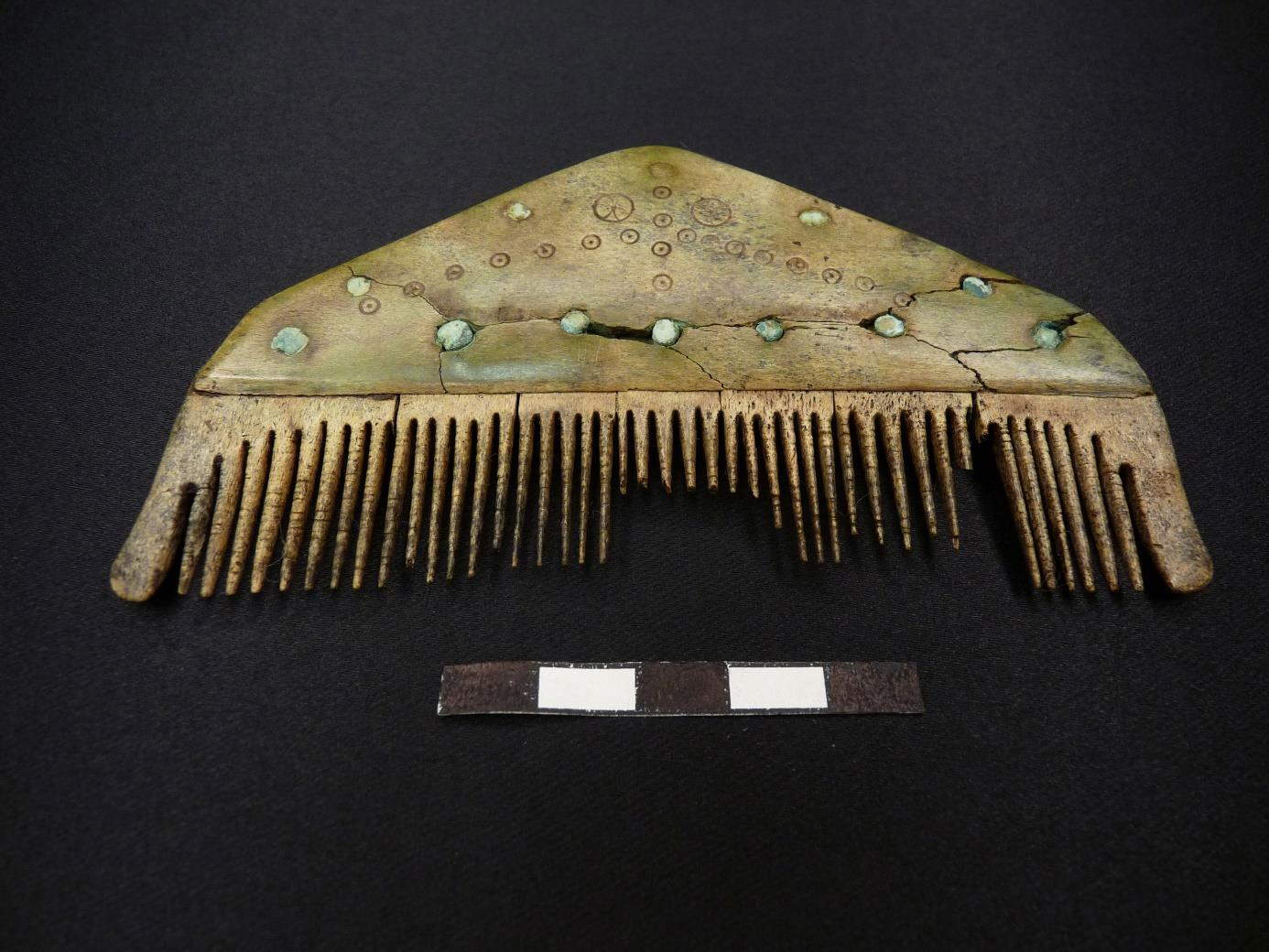4th-5th century bone comb with bronze rivets. Photo: T. Uhlig, NLD.