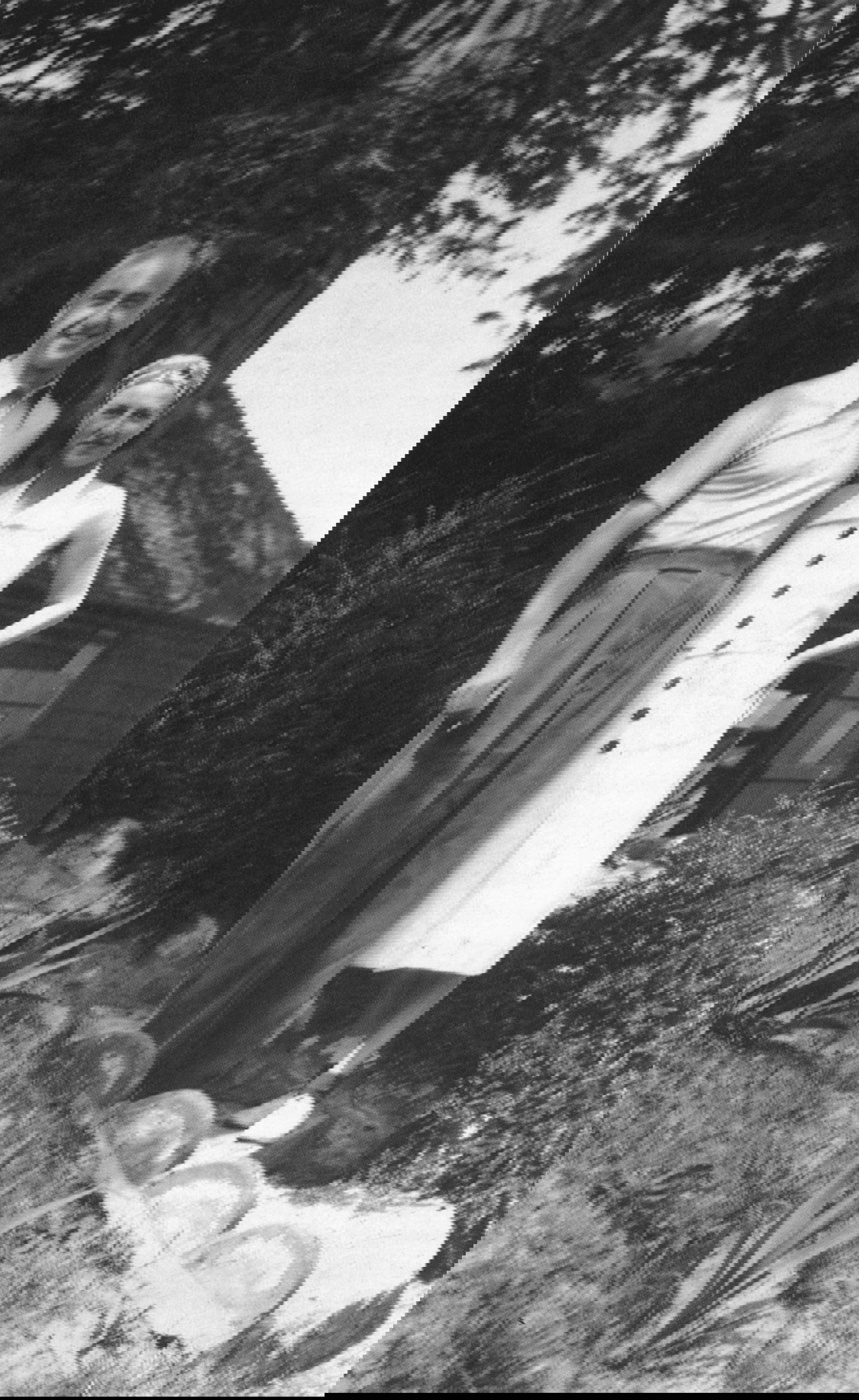 Yves Tanguy und Peggy Guggenheim im Yew Tree Cottage (1938; Privatsammlung)