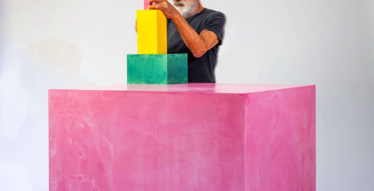 At the Biennale, artist Zadik Zadikian works right in front of the audience at the Armenian Pavilion