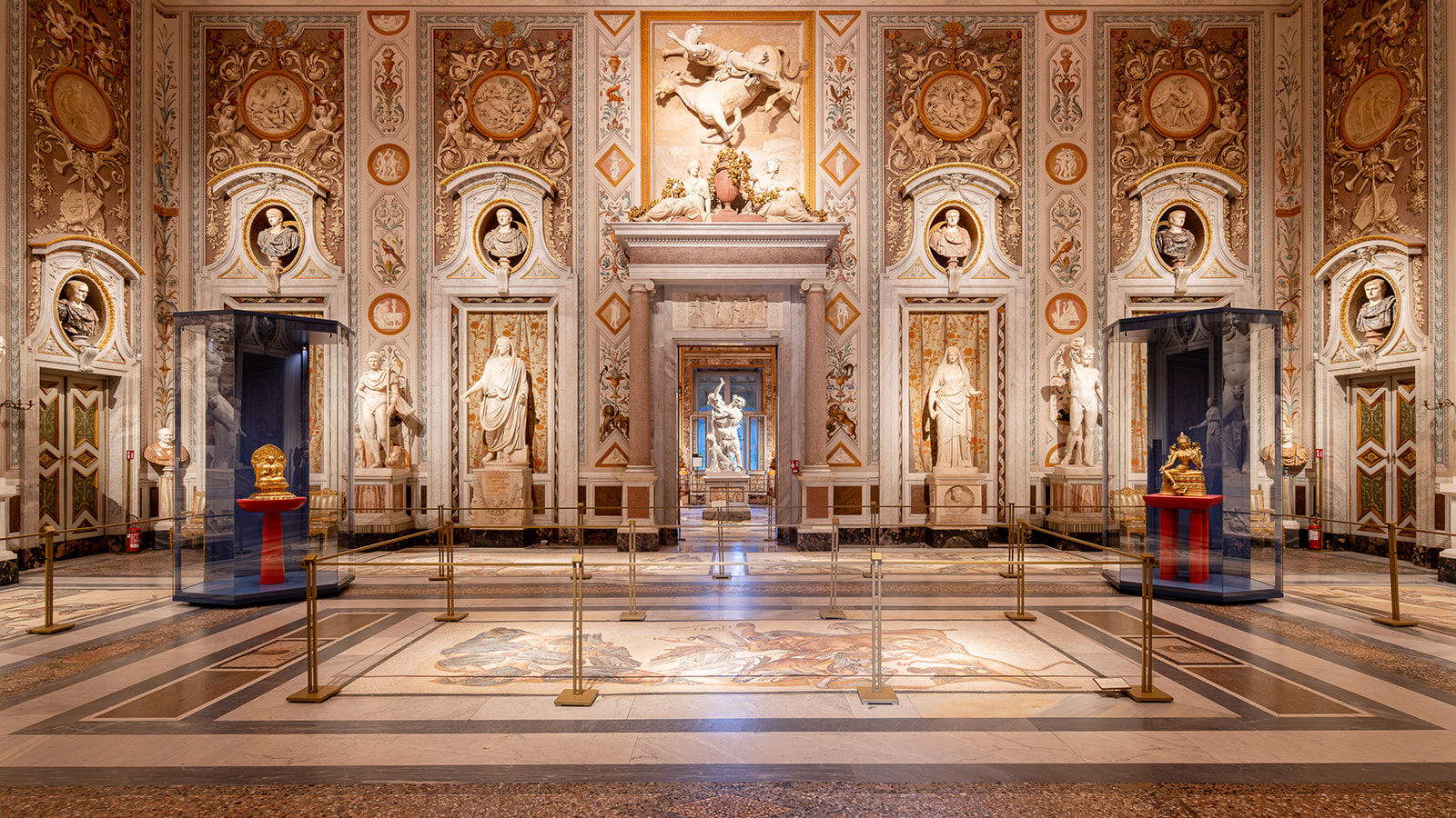 Vue de l'installation de l'exposition Zanabazar à la Galleria Borghese. De la Mongolie au baroque mondial. Photo : A. Benedetti &copy;Galleria Borghese