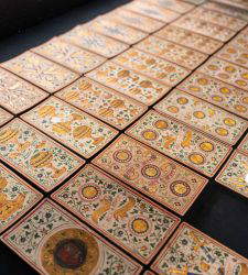 El arte del tarot: la baraja Colleoni y la larga vida de los Arcanos. C&oacute;mo es la exposici&oacute;n en B&eacute;rgamo