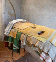 Berlinde De Bruyckere, shaping pain beyond the skin. What the exhibition at Galleria Continua looks like