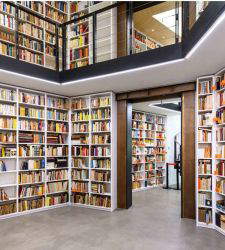 En Bolonia se inaugura la Biblioteca Umberto Eco, con m&aacute;s de 32 000 vol&uacute;menes procedentes de su casa-estudio