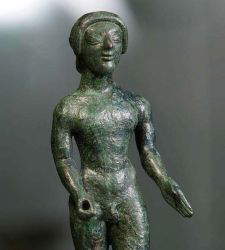 The visible spirituality of the Etruscans. Where the gesture touches the divine