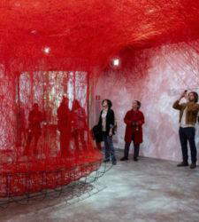 Chiharu Shiota im MAO in Turin, beeindruckende Zahlen: 100.000 Besucher in 107 Tagen