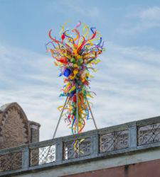 Chihuly kehrt nach Venedig zur&uuml;ck: drei monumentale Installationen auf dem Canal Grande im Jahr 2026