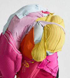 Erwin Wurm en el Museo Fortuny de Venecia: una exposici&oacute;n que transforma el cuerpo en escultura viva