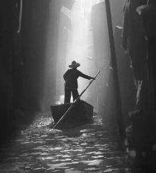 In Turin: Ausstellung des Fotografen Fan Ho &ndash; hundert Bilder erz&auml;hlen vom urbanen Hongkong