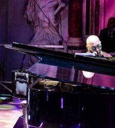 L'Aquila, la iglesia-teatro de San Filippo reabre 17 a&ntilde;os despu&eacute;s del terremoto: la inauguraci&oacute;n con la canci&oacute;n 