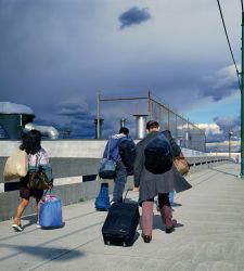 Jeff Wall, when photography challenges painting. What the exhibition at MAST in Bologna looks like.