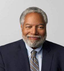 En pleno enfrentamiento con Trump, dimite Lonnie G. Bunch, secretario del Smithsonian