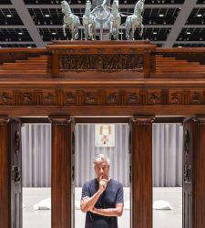 &Agrave; Berlin, Maurizio Cattelan transforme le mus&eacute;e en une &eacute;glise contemporaine