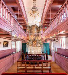 Ad Amsterdam c'è una chiesa nascosta nel sottotetto di una normale casa: ecco perché, e la sua storia