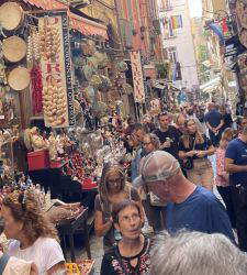 Florence et Venise, prenez exemple sur Naples : &agrave; San Gregorio Armeno, on ne vend pas de pacottille