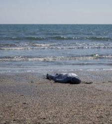 Naked and lying on the beach at Venice Lido: they thought he was a corpse, he was an artist