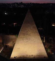 La Pyramide de Cestius rouvre ses portes apr&egrave;s trois ans, dot&eacute;e d'un nouvel &eacute;clairage