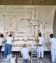 Pompeji: Die mit Fresken verzierte Gew&ouml;lbedecke des Hauses mit B&auml;ckerei, das dem Dionysos-Thema gewidmet ist, wurde restauriert