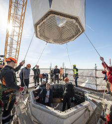 Sagrada Familia, ach&egrave;vement de l'ext&eacute;rieur de la Tour de J&eacute;sus-Christ, la plus haute du Temple 