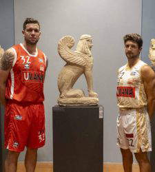 Le Sphinx &eacute;trusque de Chiusi sur les maillots du San Giobbe Basket Etruria