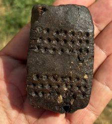Se ha descubierto una tablilla enigm&aacute;tica en Lucone, en Polpenazze. El hallazgo data de la Edad del Bronce.