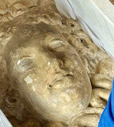 Der Kopf der Medusa in Bagno a Ripoli wird restauriert. Urspr&uuml;nglich Teil der Fonte della Fata Morgana