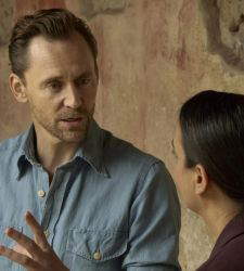 On Disney+, Tom Hiddleston, with the help of experts, retraces the final 24 hours of Pompeii