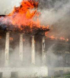 Ukraine, eine russische Drohne schl&auml;gt in der Region Charkiw ein historisches Geb&auml;ude aus dem 19.