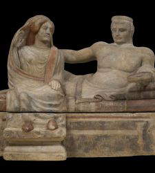 L'urne de Bottarone restaur&eacute;e : les couleurs originales des mari&eacute;s &eacute;trusques, vieilles de 2400 ans, r&eacute;apparaissent 