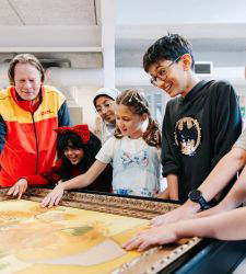 Le mus&eacute;e Van Gogh et DHL font d&eacute;couvrir aux &eacute;l&egrave;ves des reproductions en 3D des &oelig;uvres de Van Gogh