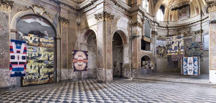 Als w&auml;re man im Atelier des K&uuml;nstlers. Wie die Ausstellung von Maurizio Donzelli in Bergamo ist