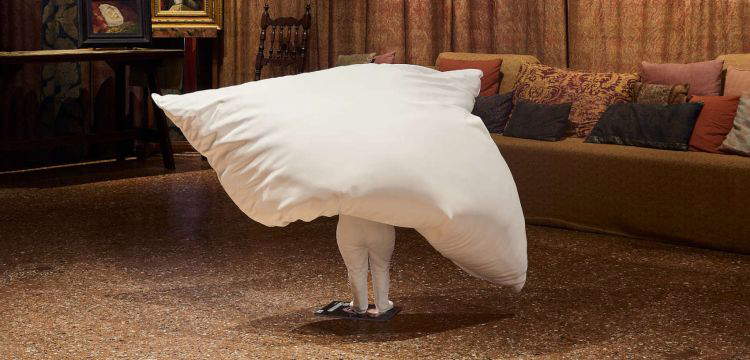 Erwin Wurm: The Satire of a Jester. On the Exhibition at Palazzo Fortuny