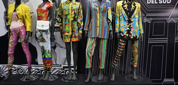 Versace revient &agrave; la maison : mythe classique et glamour pop. A quoi ressemble l'exposition de Reggio Calabria ?