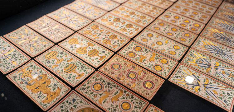 L'arte dei tarocchi: il mazzo Colleoni e la lunga durata degli Arcani. Com'&egrave; la mostra di Bergamo