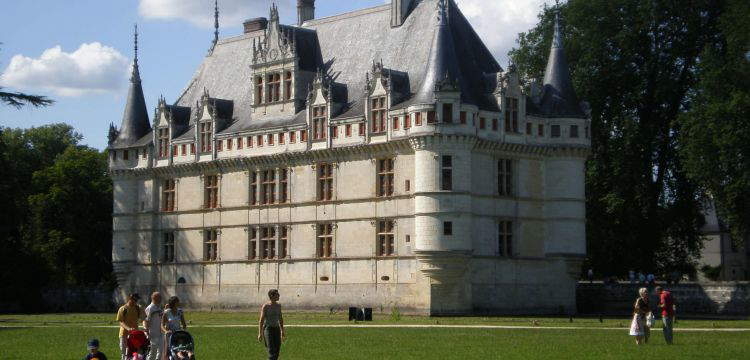 Calder in the Loire Valley: Fifteen Places to Rediscover the Artist